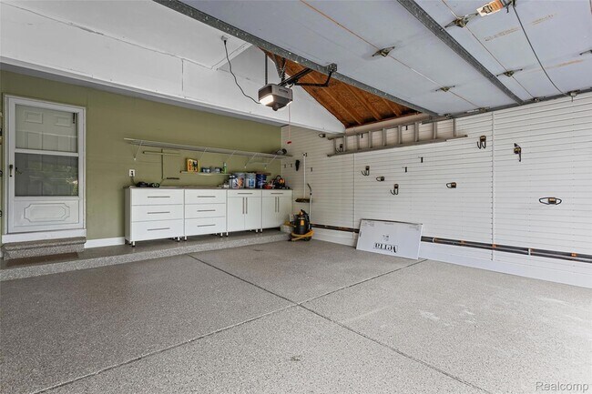 Building Photo - 6552 Orion Rd