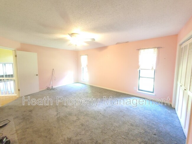 Building Photo - 11609 Parkview Ln