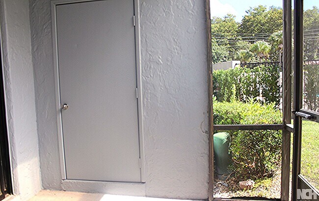 Building Photo - Lovely Condo for rent  ( New Lower Price)