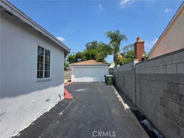 Building Photo - 8834 Stansbury Ave