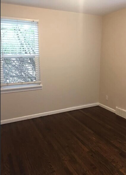 Building Photo - 1920 Xanthia St