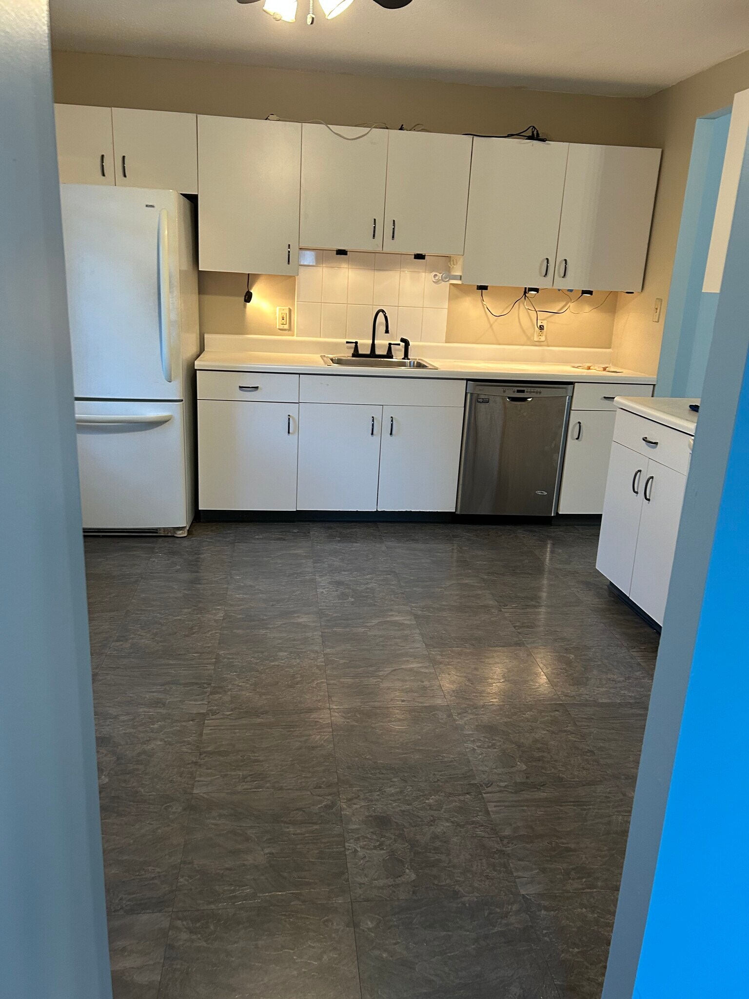 Kitchen lighting - 115 Polifly Rd