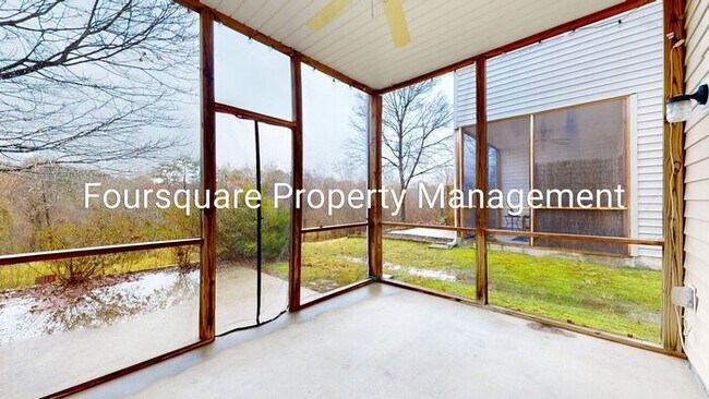 Building Photo - Bright End-Unit Townhome with Screened Porch & Community Pool – Raleigh Location