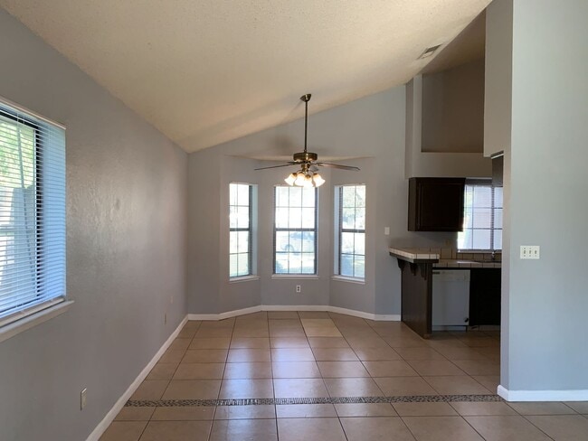 Building Photo - 4525 Trumbull Dr