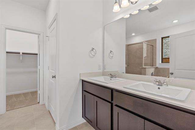 Building Photo - 2227 Lantana Dr