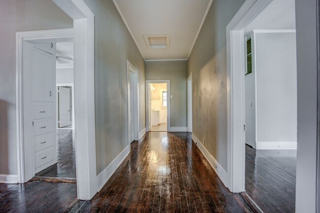 Building Photo - 516 S 17th St