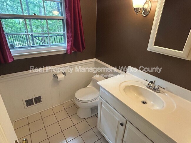 Building Photo - 4500 Connell Dr