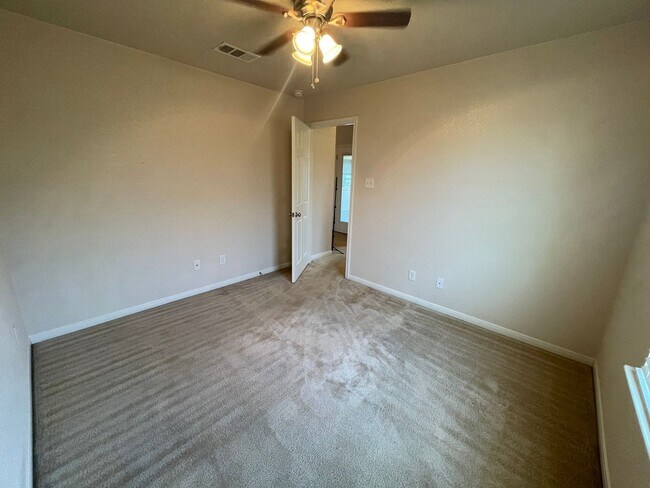 Building Photo - 4-Bedroom House for Rent in Killeen