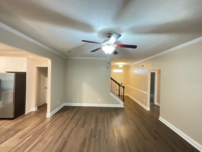 Building Photo - ****Rent Special***** 50% off the first re...