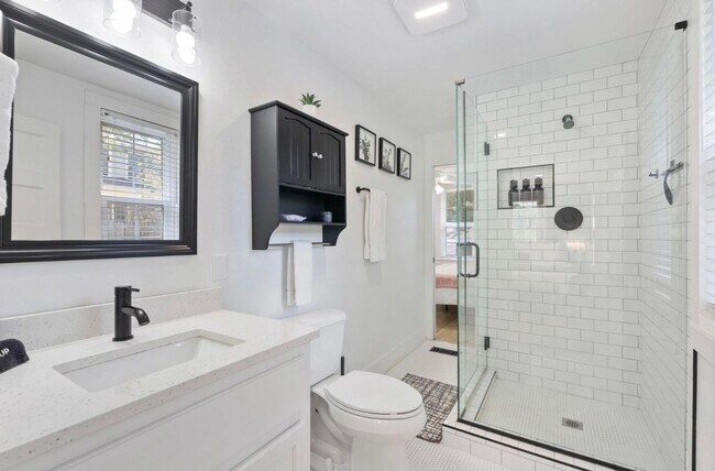 Building Photo - 5521 J St