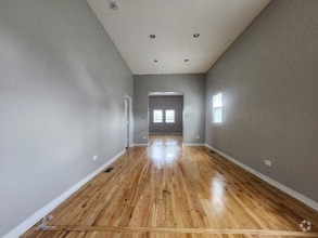 Building Photo - 5906 S La Salle St