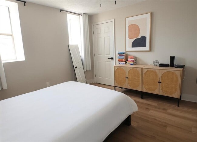 Building Photo - 1101 Magical Way