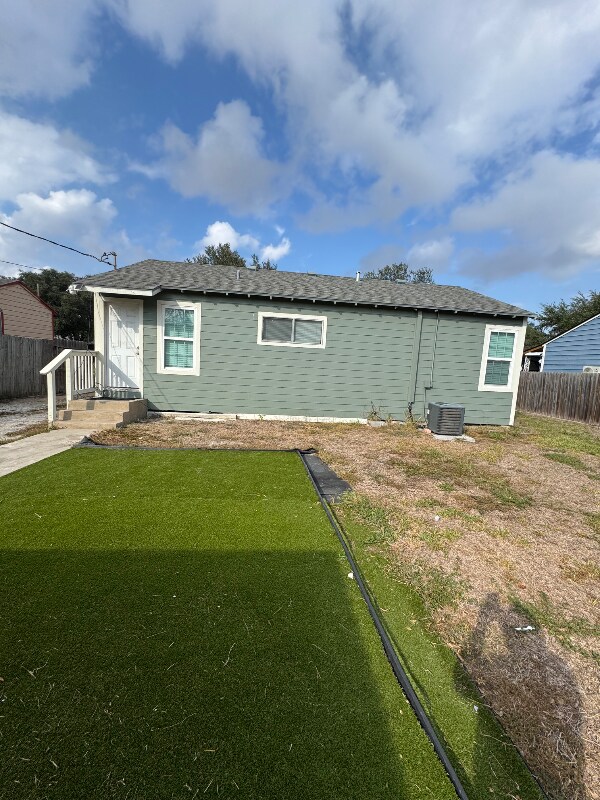 Building Photo - 5769 Hampshire Rd