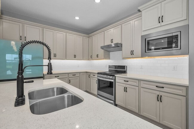 Building Photo - Large Spacious 2 bedroom 2 bath in Del Web