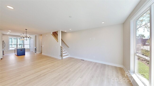 Building Photo - 409 Devender Ln