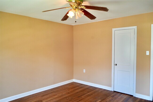 Building Photo - 7328 Oak Hl