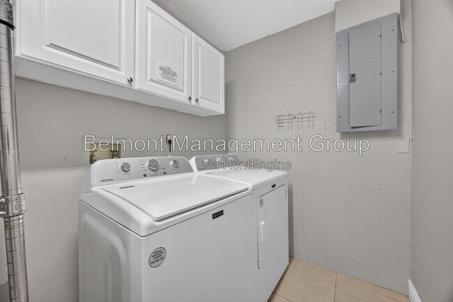 Building Photo - 7606 Waunatta Ct