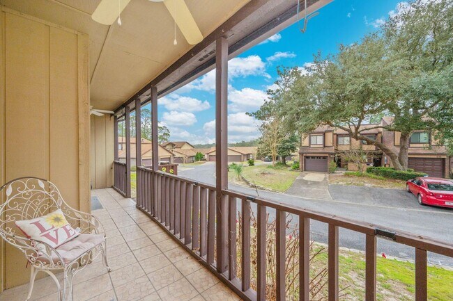 Building Photo - Enjoy resort-style amenities with this rental!