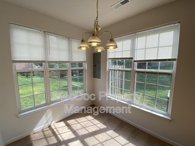 Building Photo - 1012 Maureen Dr