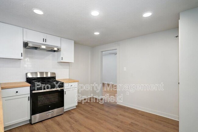 Building Photo - 750 S New Ave