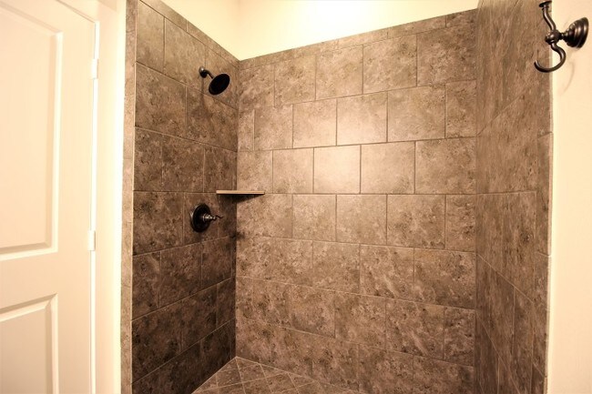 Building Photo - 709 Maple St