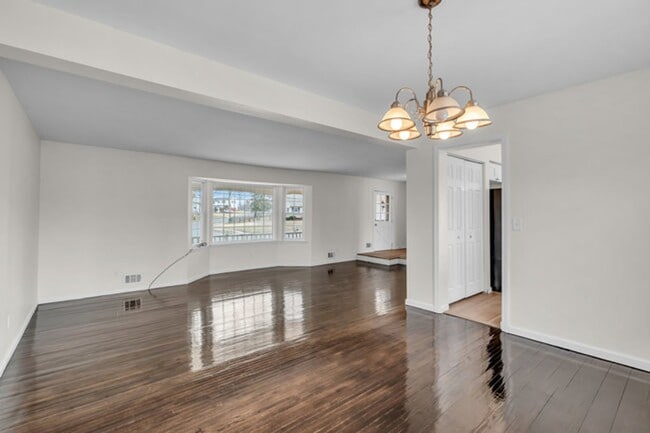 Building Photo - Newly Renovated 4-Bedroom Home with Pool i...