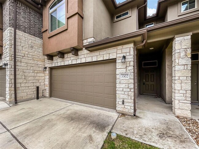 Building Photo - 2880 Donnell Dr