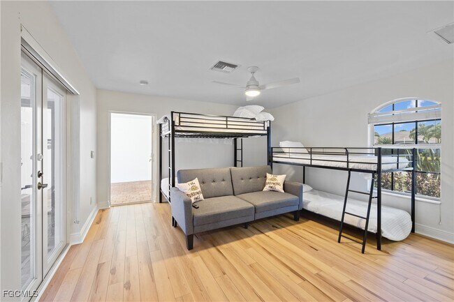 Building Photo - 2309 SW 27th St