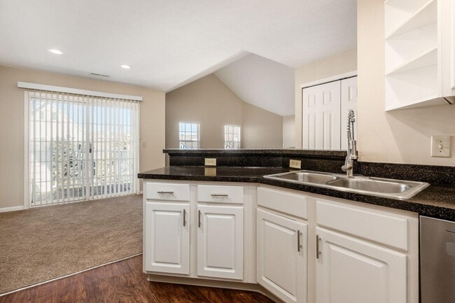 Building Photo - 5066 Stratford Pine Ln