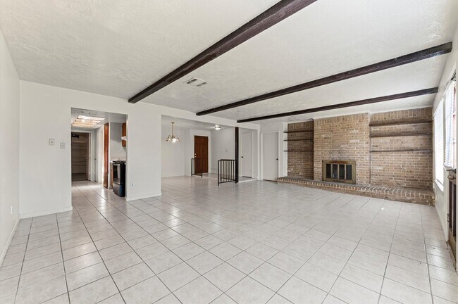 Building Photo - 711 Whippoorwill Dr