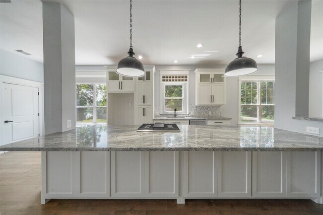 Building Photo - 401 Brook Hollow Dr