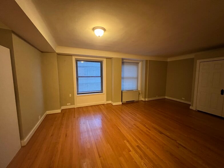 Building Photo - 15 E Kirby St