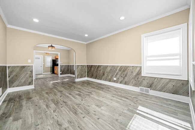 Building Photo - 14213 S Dearborn St