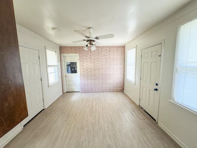 Building Photo - 8103 N Navarro St