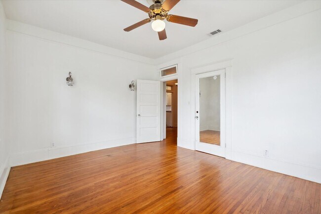 Building Photo - HISTORIC COTTAGE IN THE HEART OF MIDTOWN