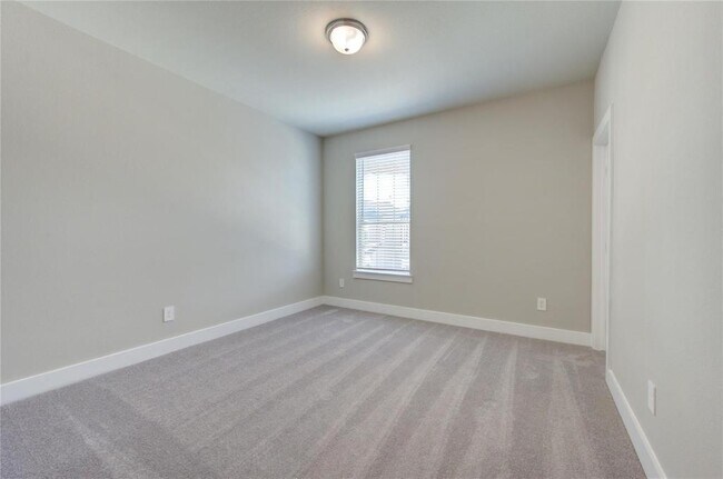 Building Photo - 1709 Summerlyn Ter Dr