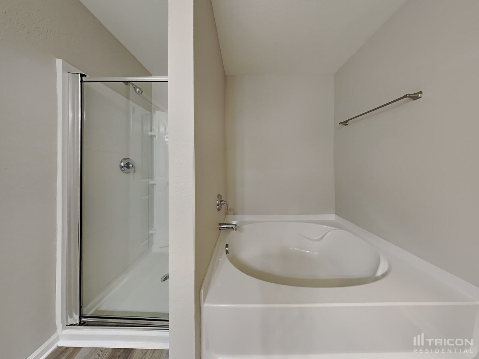 Building Photo - 905 Farnsworth Dr