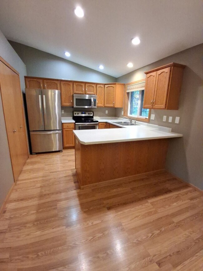 Building Photo - Beautiful 4 Bedroom House in Prescott, WI!...