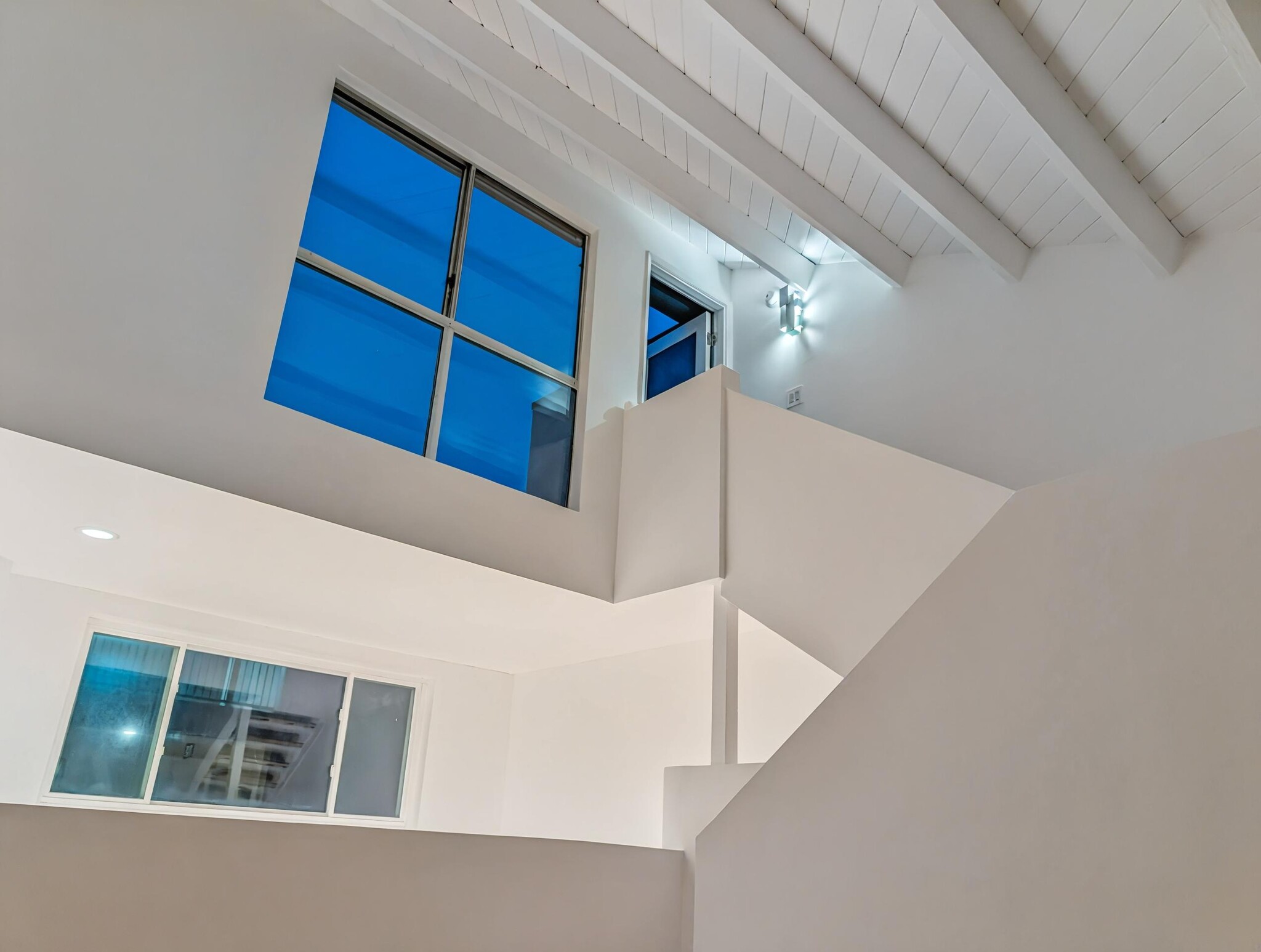 oversized windows - 14 Reef St
