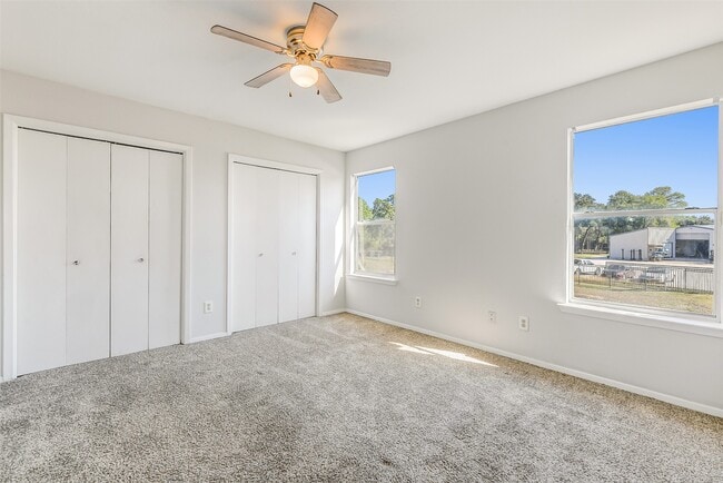 Building Photo - 10007 Emerald Creek Dr