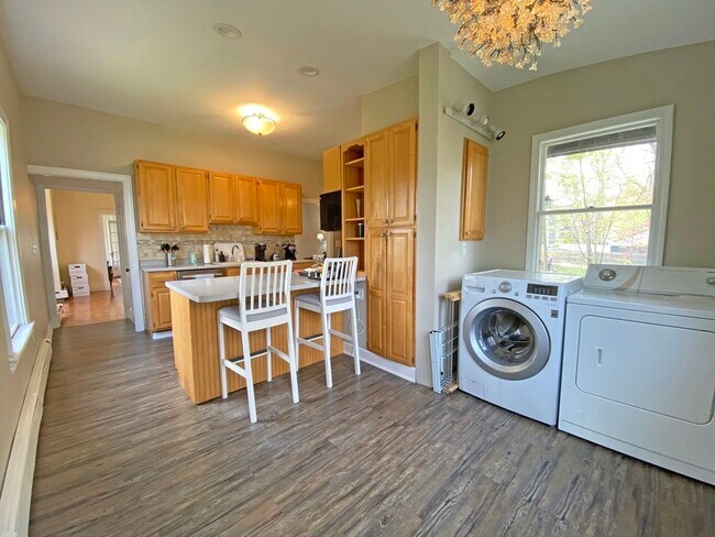 Building Photo - 263 Auburndale Ave