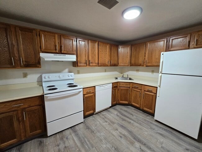 Building Photo - 147 Rawson Rd