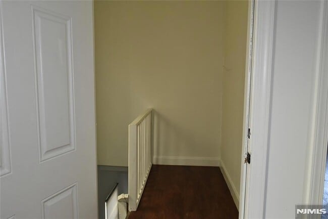 Building Photo - 129 Central Pl