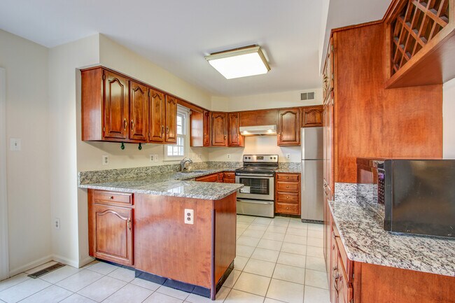 Building Photo - 7403 Crestberry Ln
