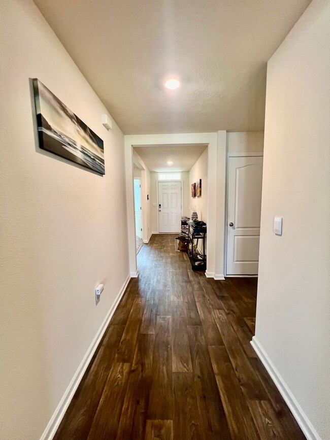 Building Photo - Available 11/1/24 Three bedroom two bath h...
