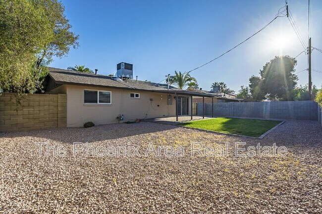 Building Photo - 8532 E Chaparral Rd