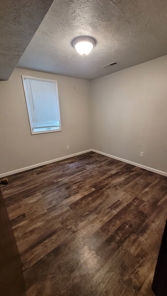 Building Photo - 908 1st St