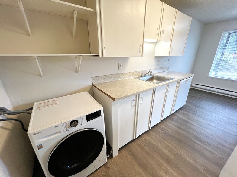 Building Photo - Sandman Apartments