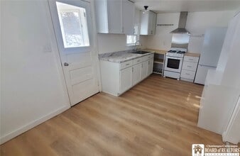 Building Photo - 176.5 Bentley Ave