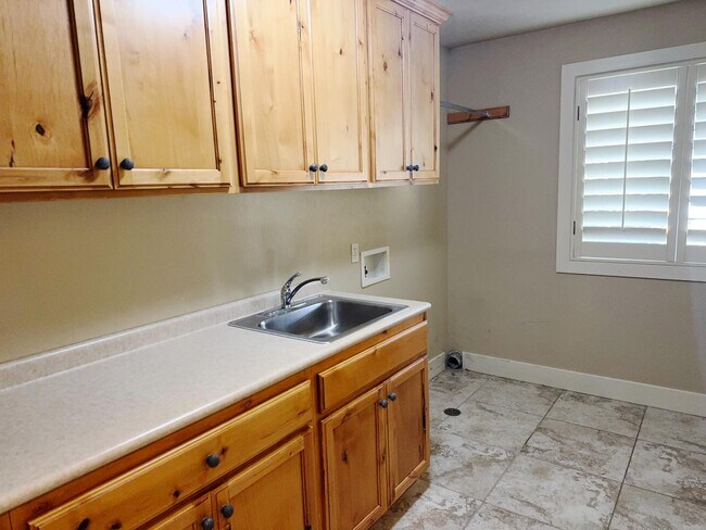 Building Photo - 1724 Ellerbeck Ln